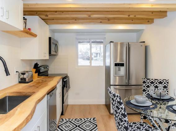 Cozy Cottage Style House Kitchener Eksteriør bilde