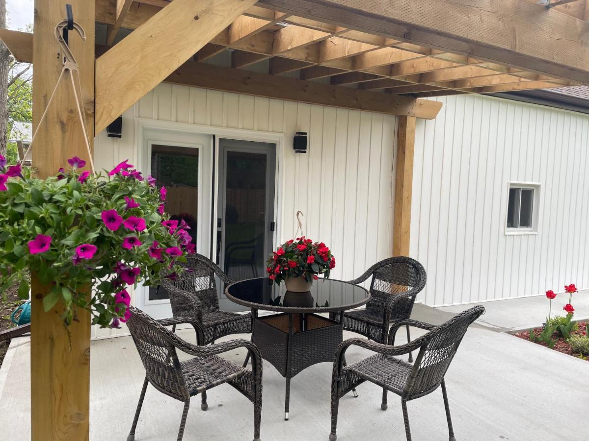 Cozy Cottage Style House Kitchener Eksteriør bilde